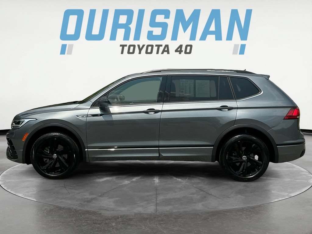 Used 2024 Volkswagen Tiguan SE R-Line AWD/4WD image 4