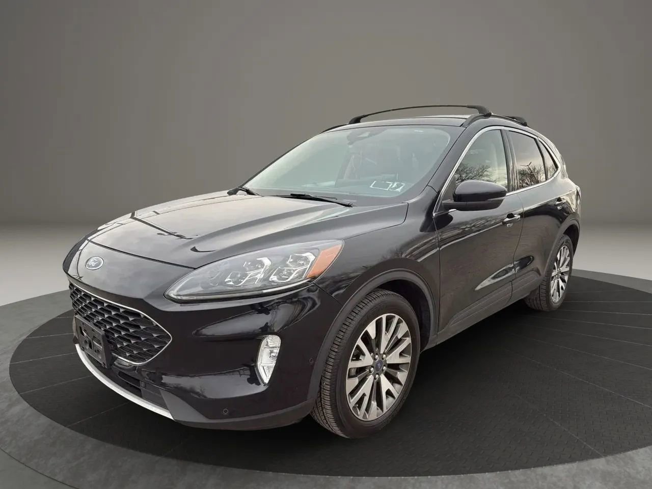 Used 2020 Ford Escape Titanium image 1