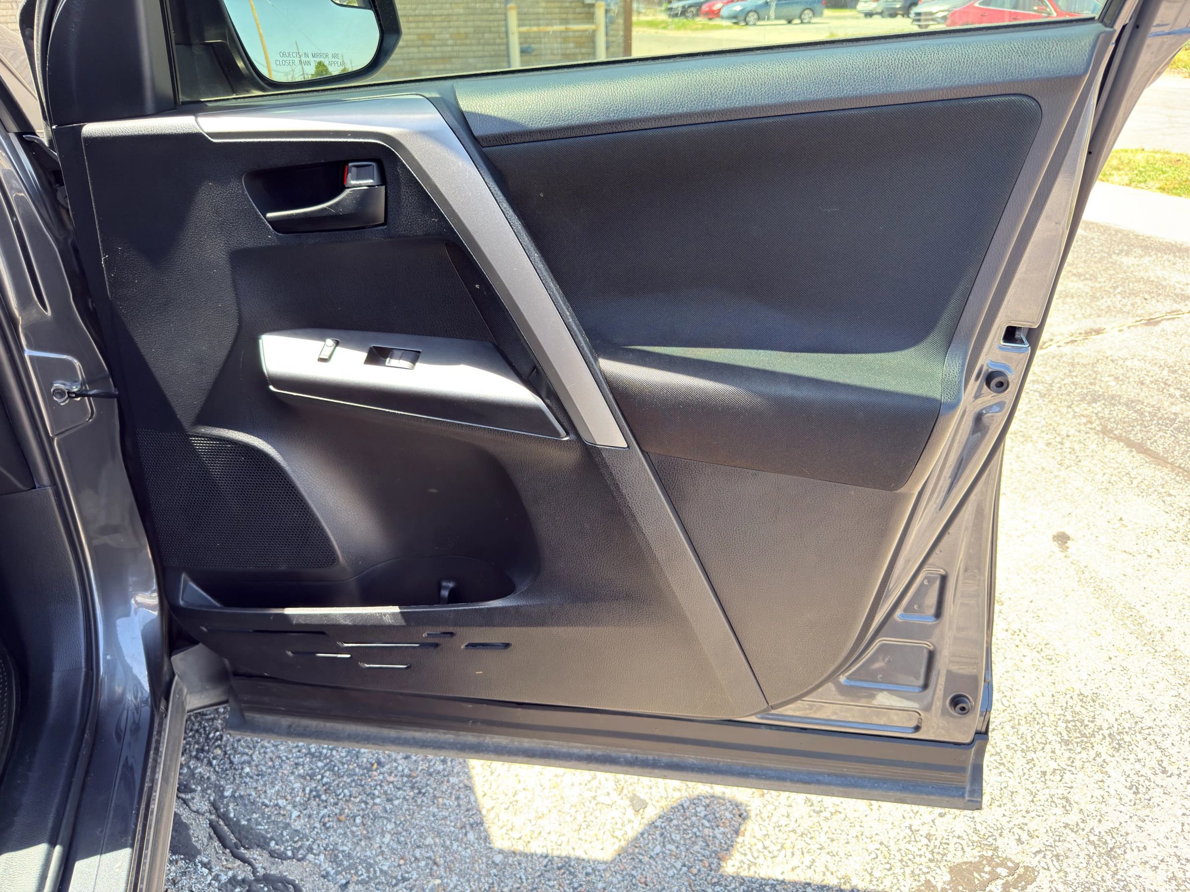 Used 2018 Toyota RAV4 LE FWD image 26