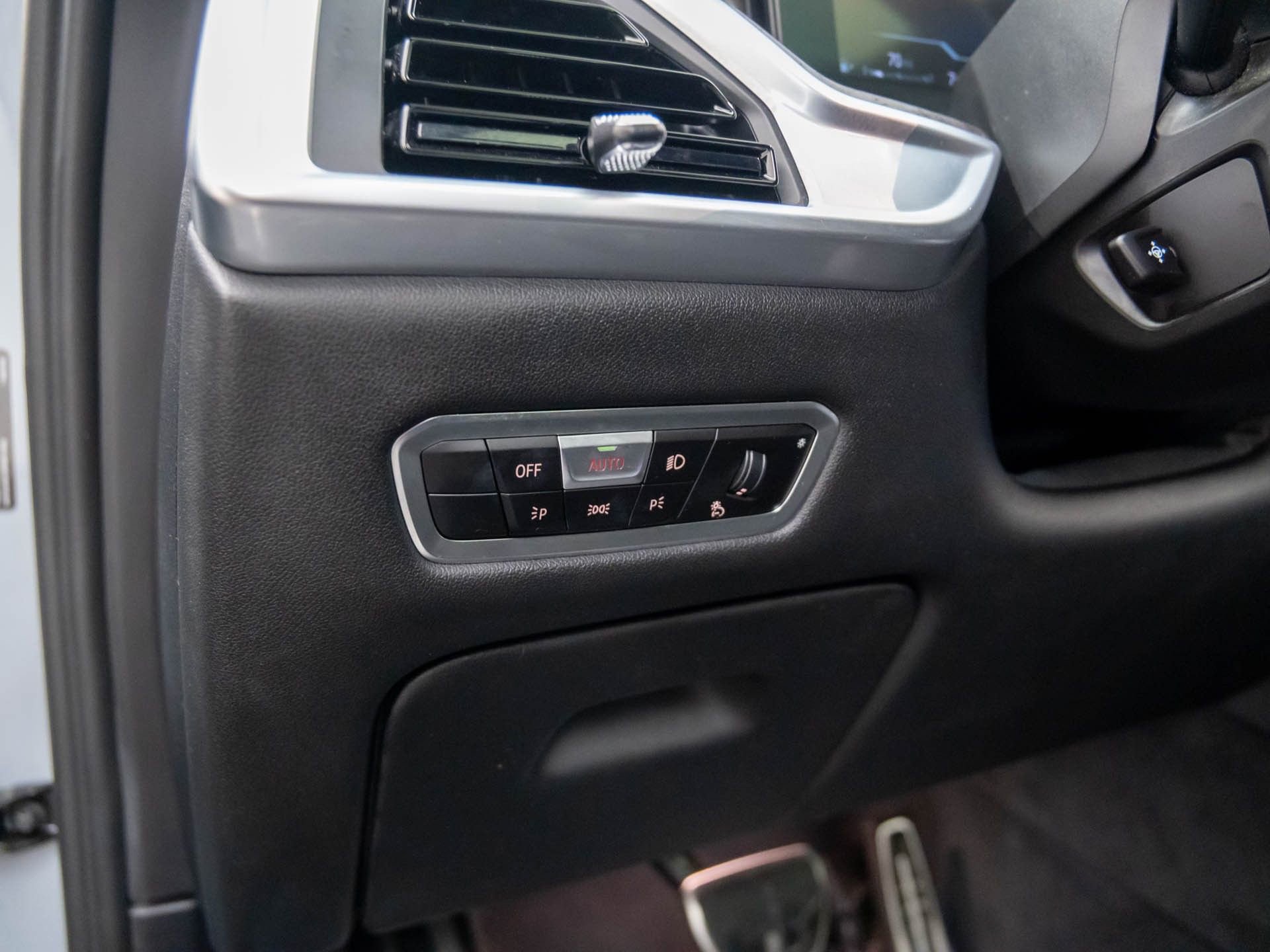 Used 2023 BMW X7 xDrive40i w/ M Sport Package image 22