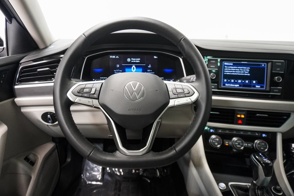 Used 2024 Volkswagen Jetta SE FWD image 11