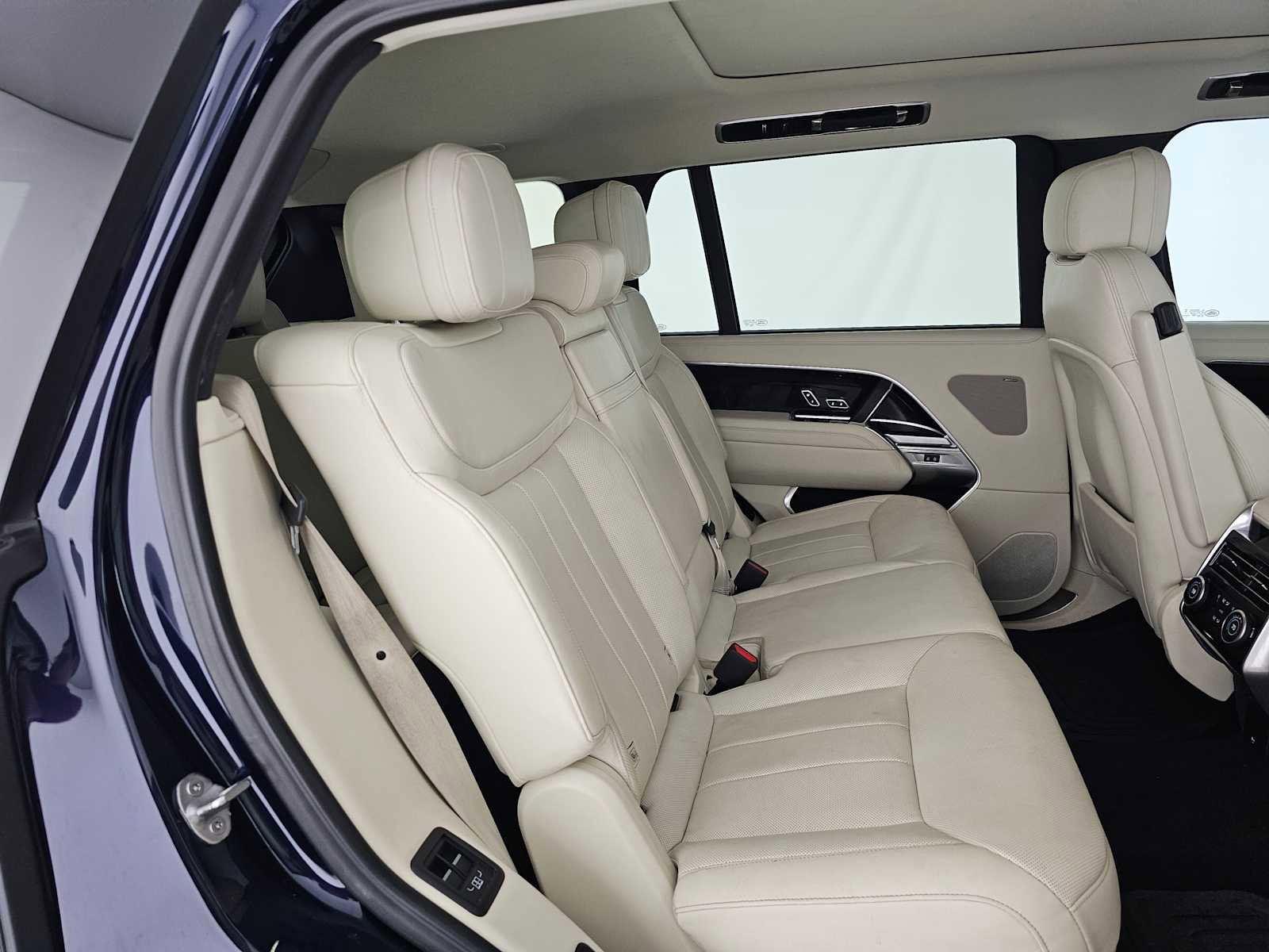 Used 2023 Land Rover Range Rover Long Wheelbase SE AWD/4WD image 12