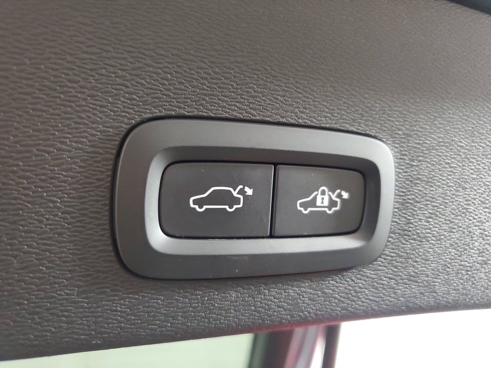 Certified 2023 Volvo C40 P8 Recharge Ultimate AWD/4WD image 10