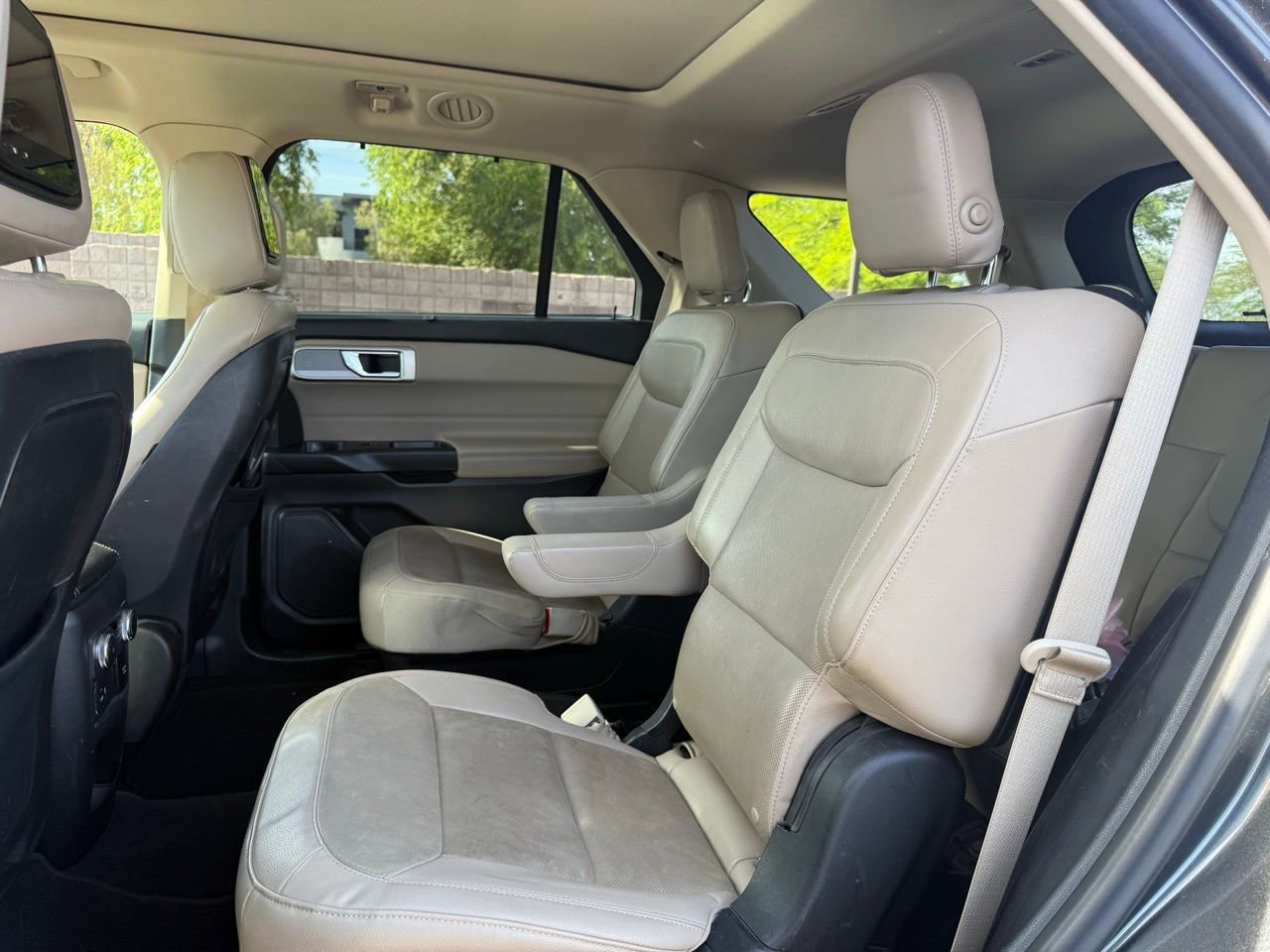 Used 2020 Ford Explorer Limited w/ Class III Trailer Tow Package RWD image 9