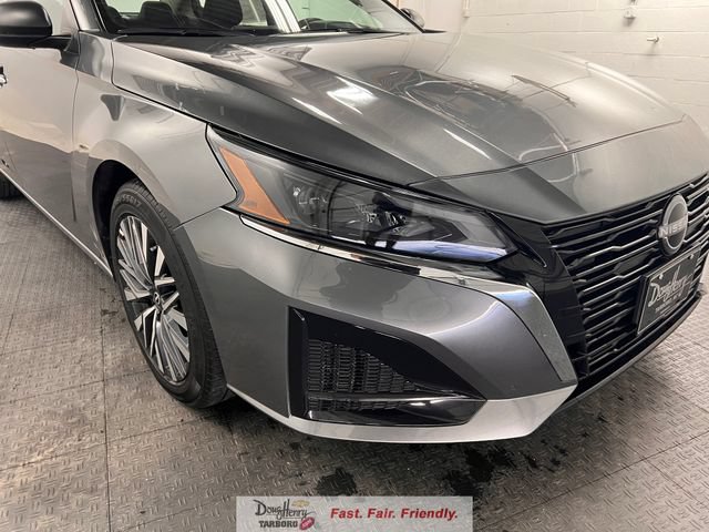 Used 2025 Nissan Altima 2.5 SV FWD image 10