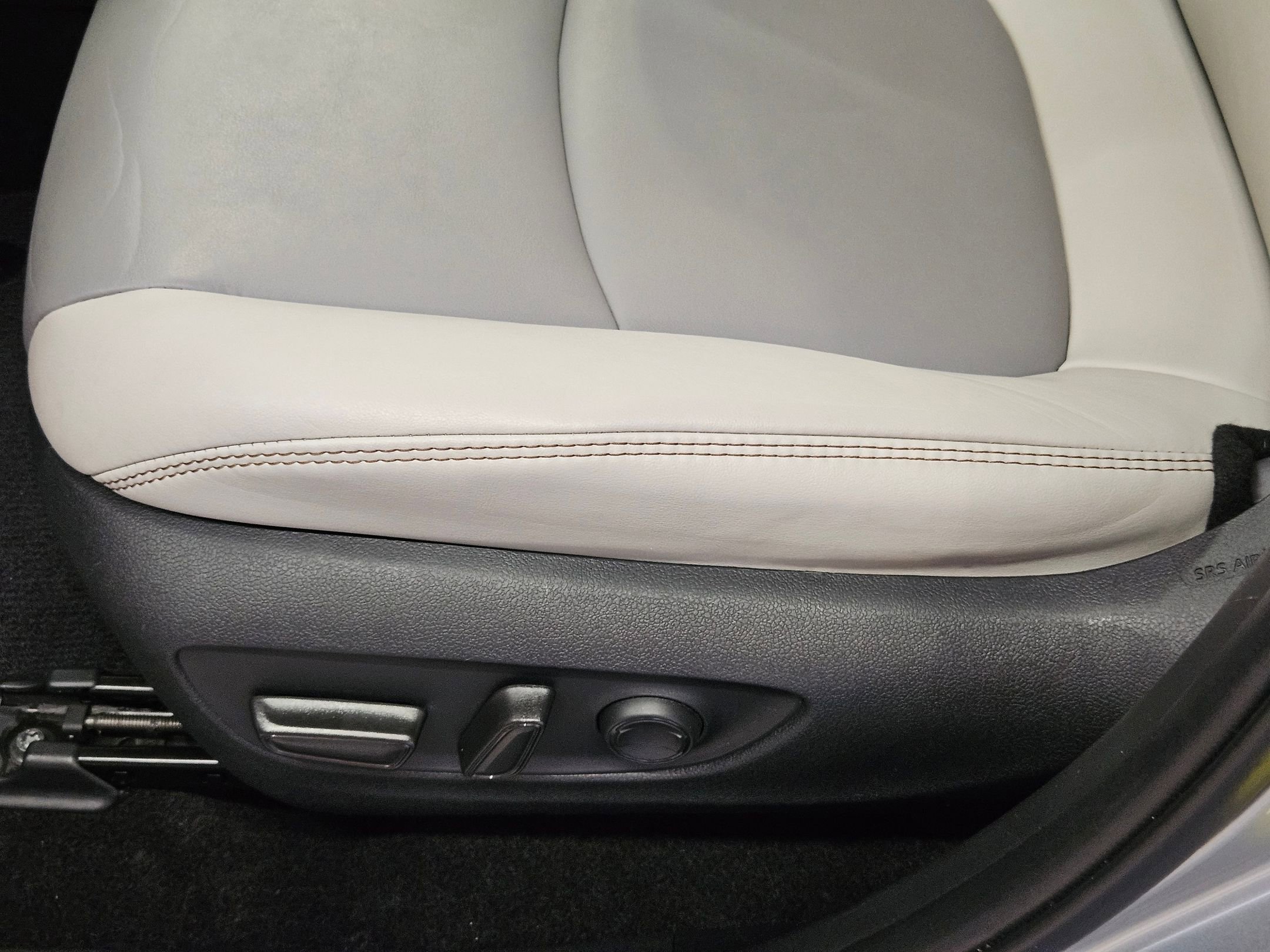 Used 2023 Toyota RAV4 XLE Premium image 23