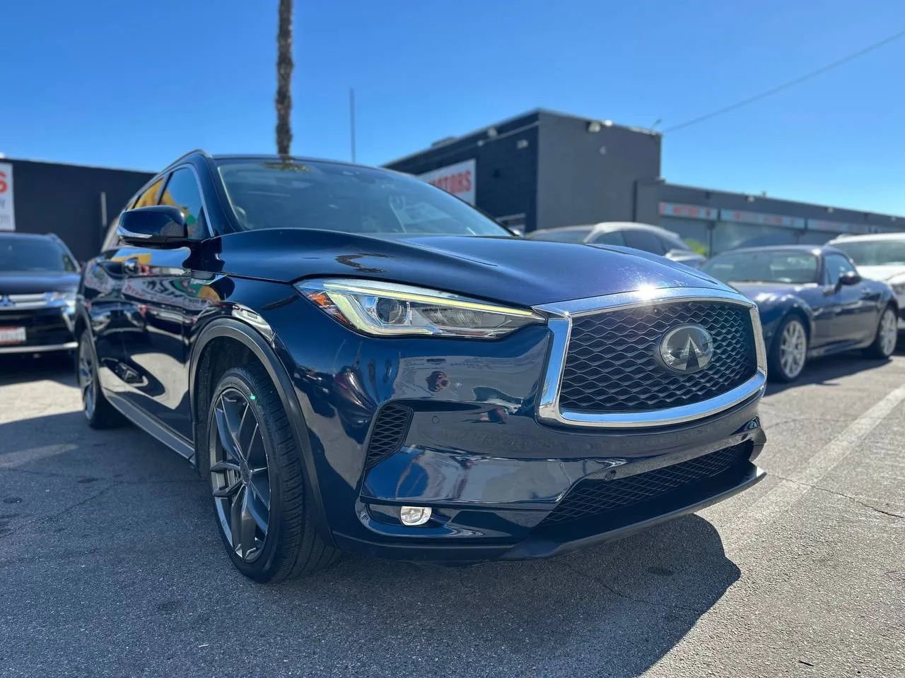 Used 2019 INFINITI QX50 Essential w/ Cargo Package FWD image 3