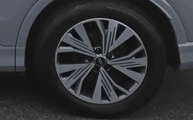 Used 2025 Audi Q4 e-tron Premium image 13