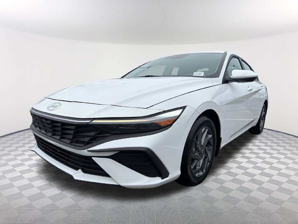 Used 2024 Hyundai Elantra SEL FWD image 1