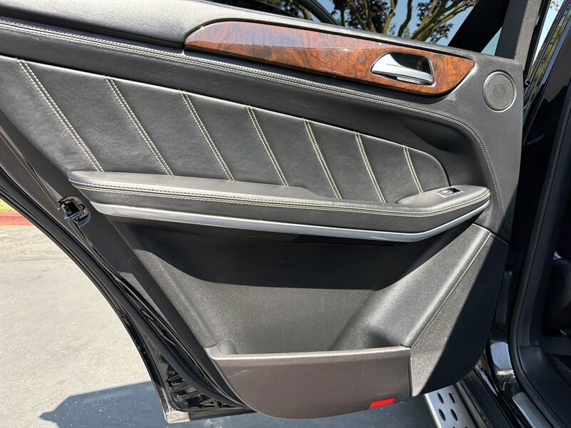 Used 2015 Mercedes-Benz GL 63 AMG 4MATIC image 23