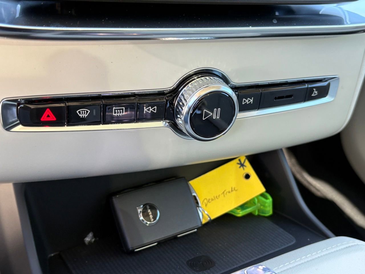 New 2026 Volvo XC90 B6 Ultra w/ Lounge Package image 16