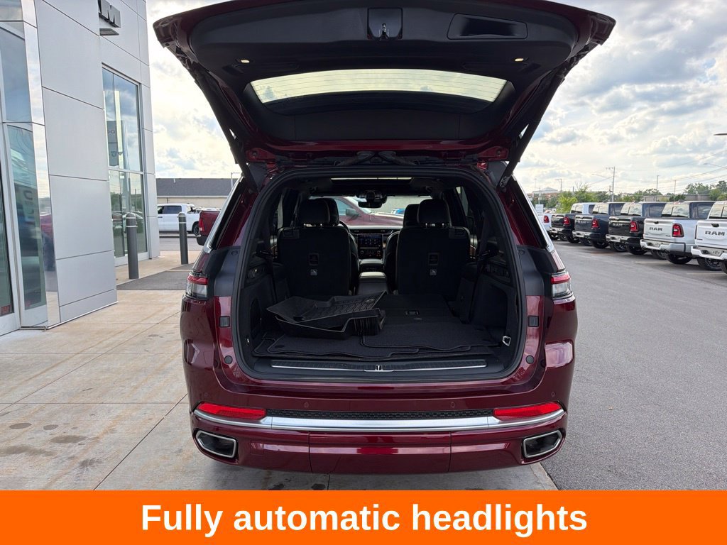 Used 2023 Jeep Grand Cherokee L Summit AWD/4WD image 12