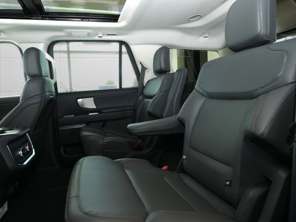 New 2025 Ford Expedition Active image 26