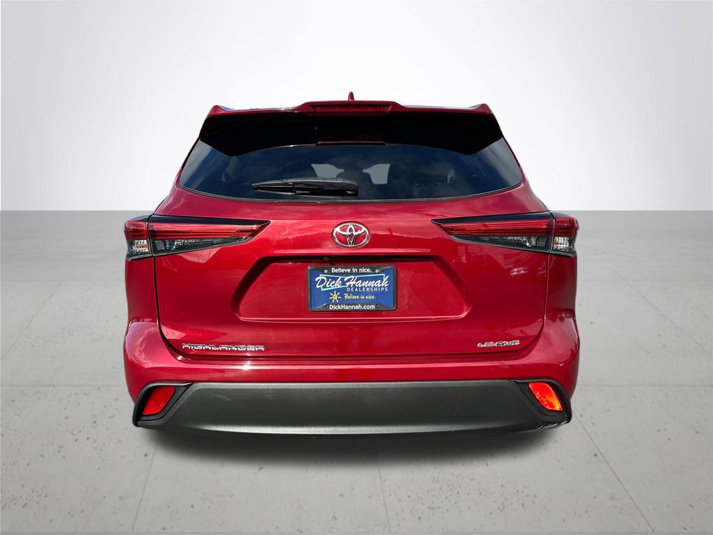 Used 2020 Toyota Highlander LE AWD/4WD image 8