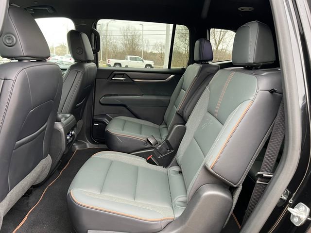 Used 2024 GMC Acadia AT4 w/ Luxury Package image 5