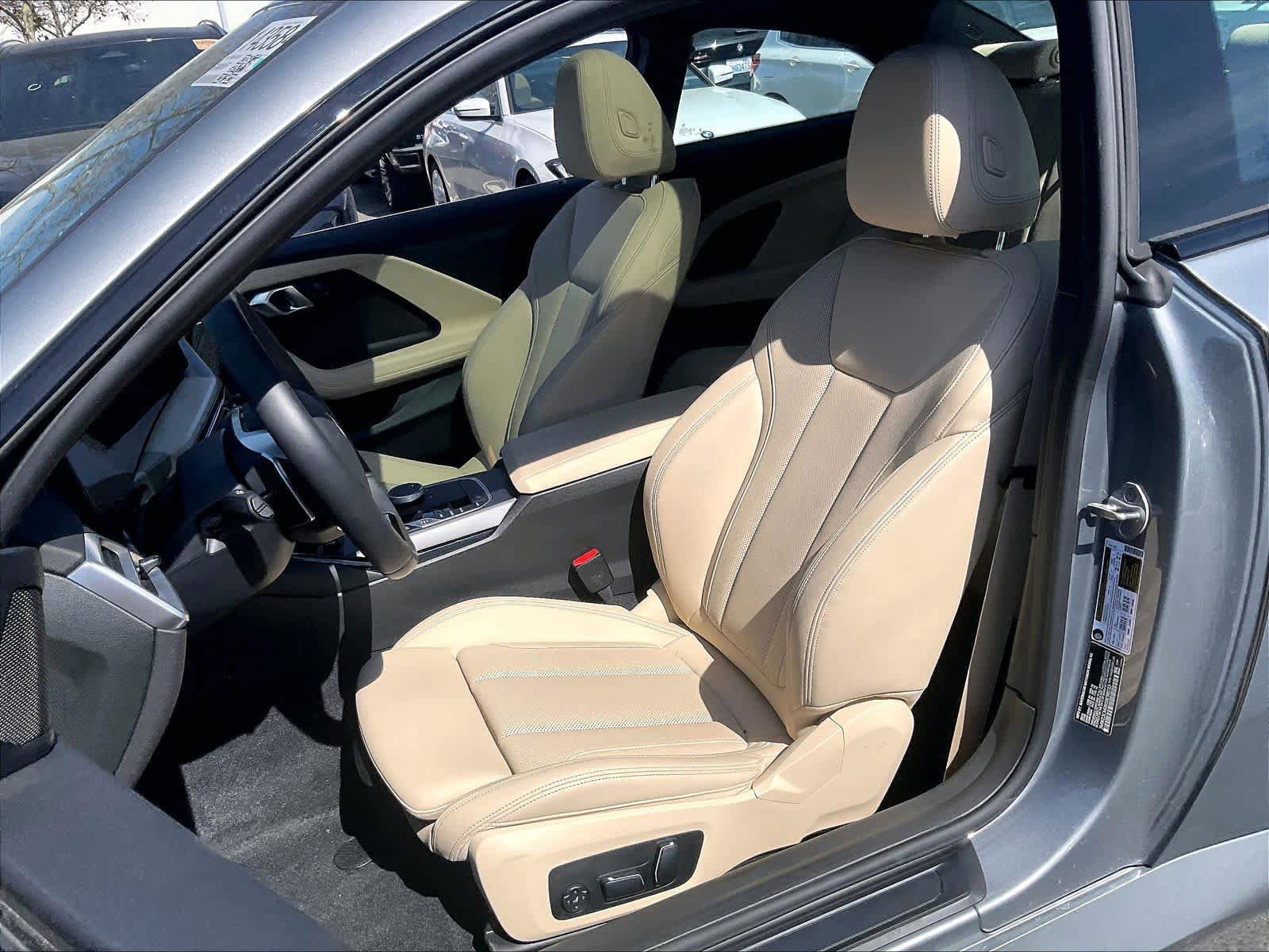 Used 2025 BMW 230i Coupe w/ Premium Package RWD image 27