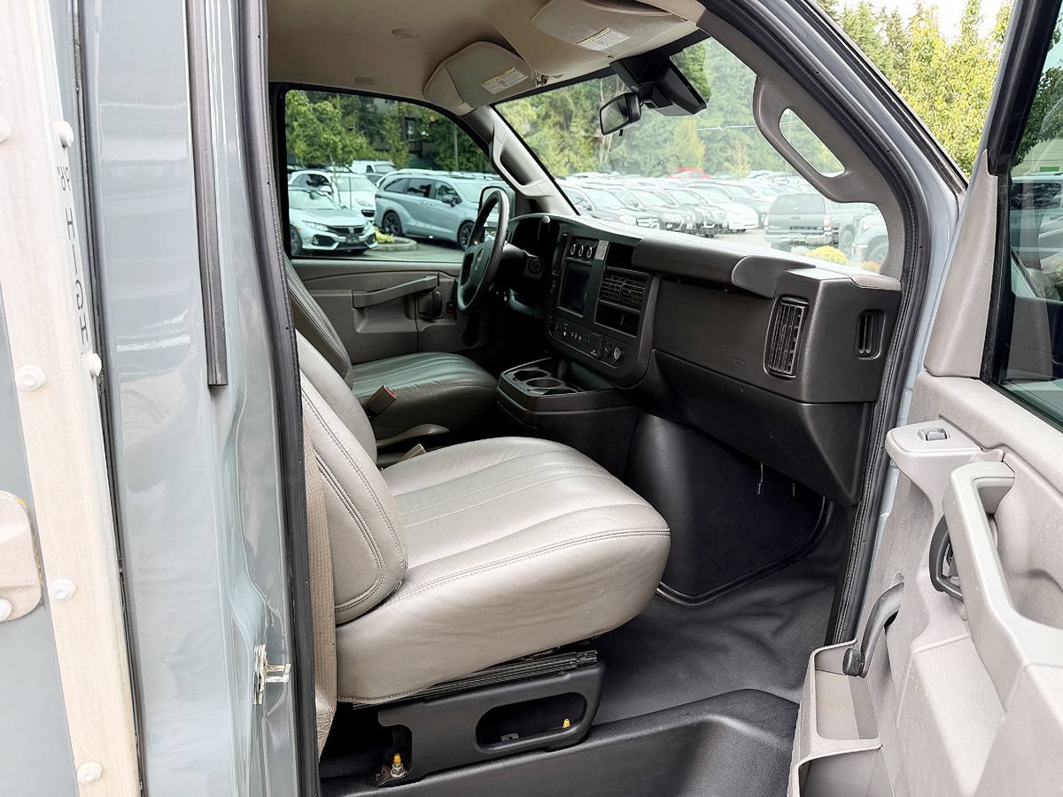 Used 2019 GMC Savana 3500 w/ Driver Convenience Package RWD image 36