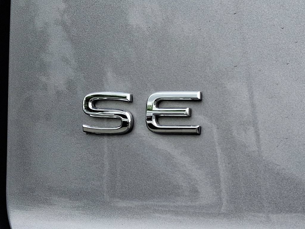 Used 2025 Volkswagen Atlas Cross Sport SE FWD image 31