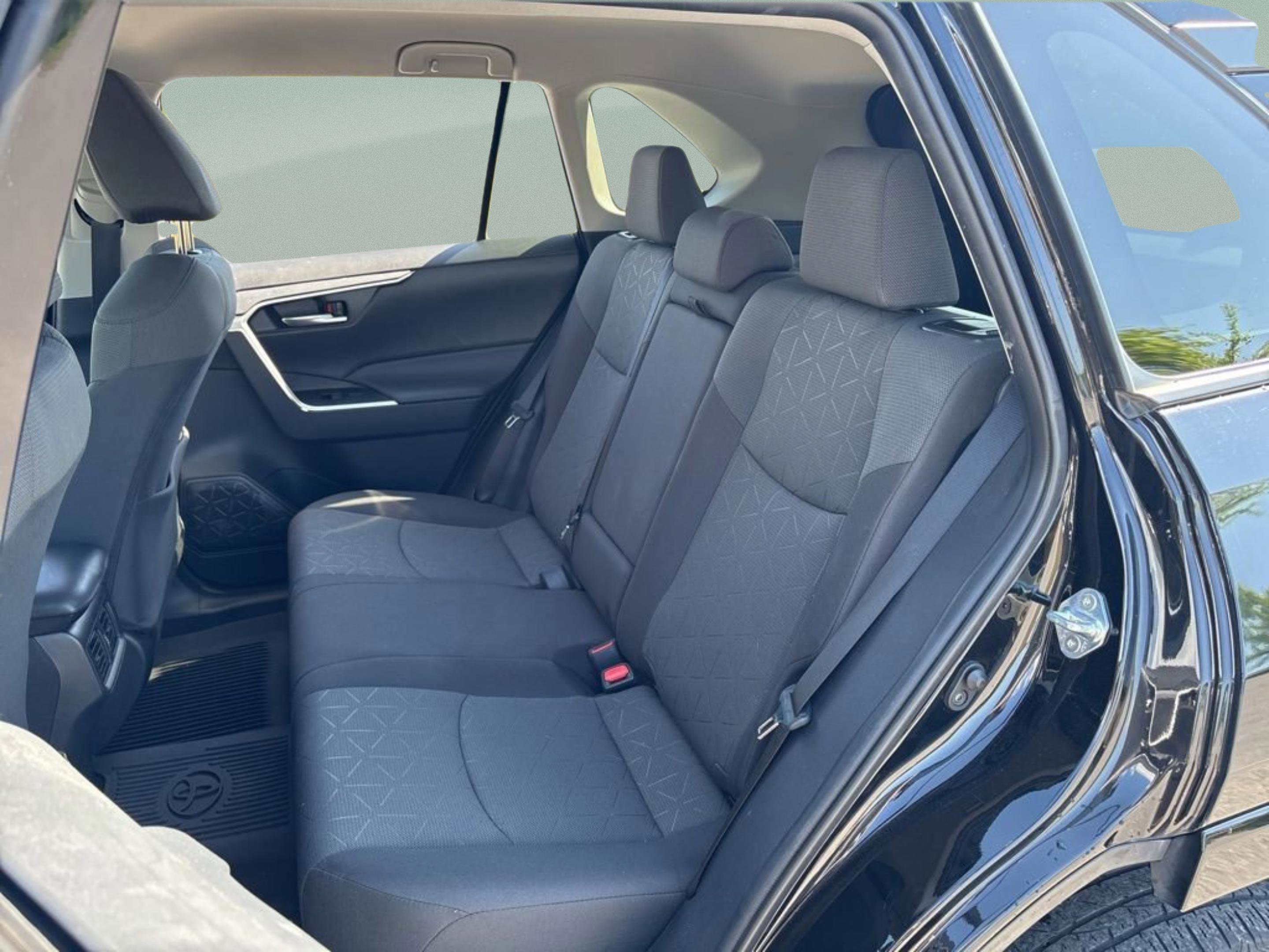 Used 2021 Toyota RAV4 XLE image 27