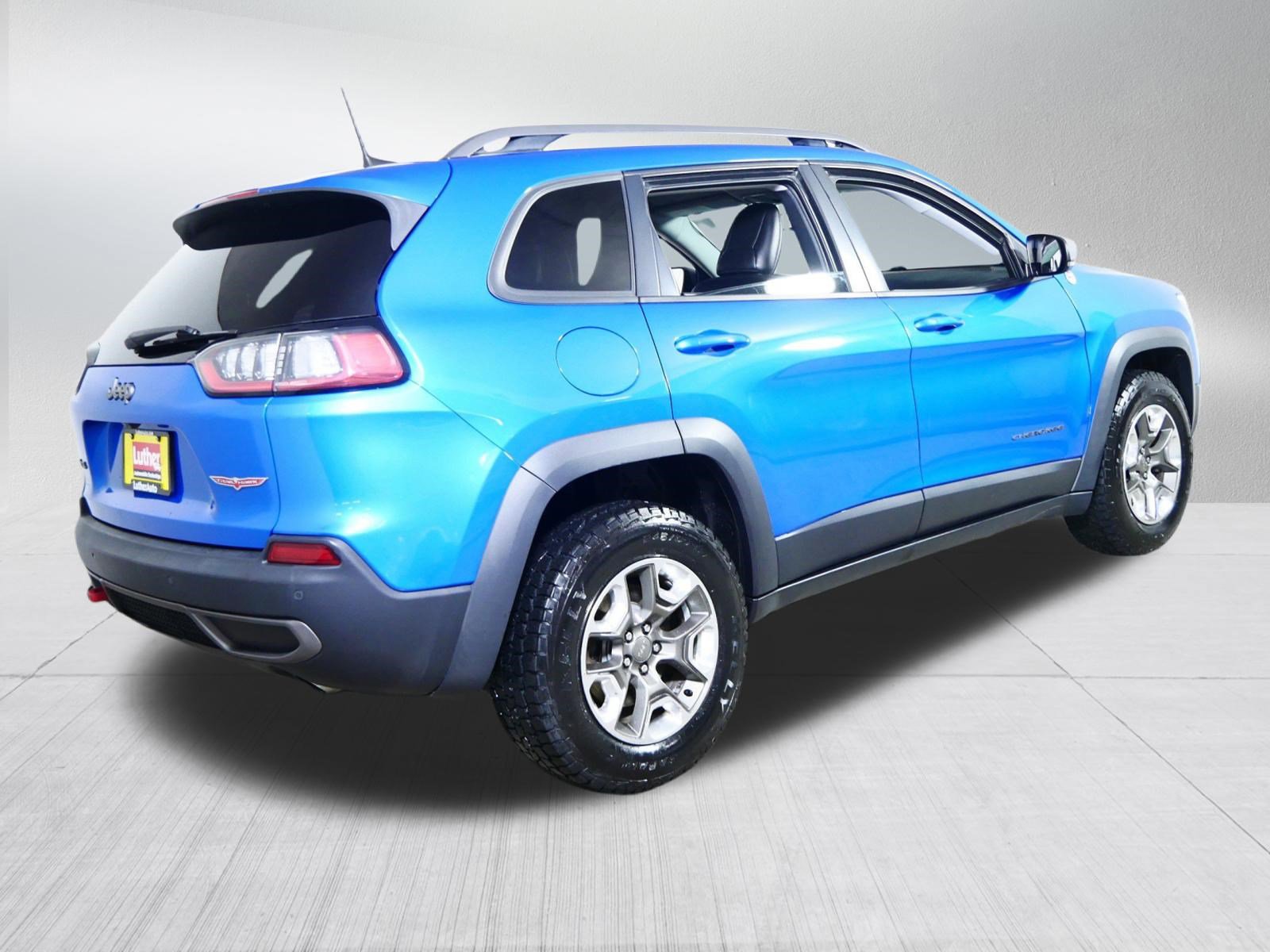 Used 2019 Jeep Cherokee Trailhawk w/ Cold Weather Group AWD/4WD image 7
