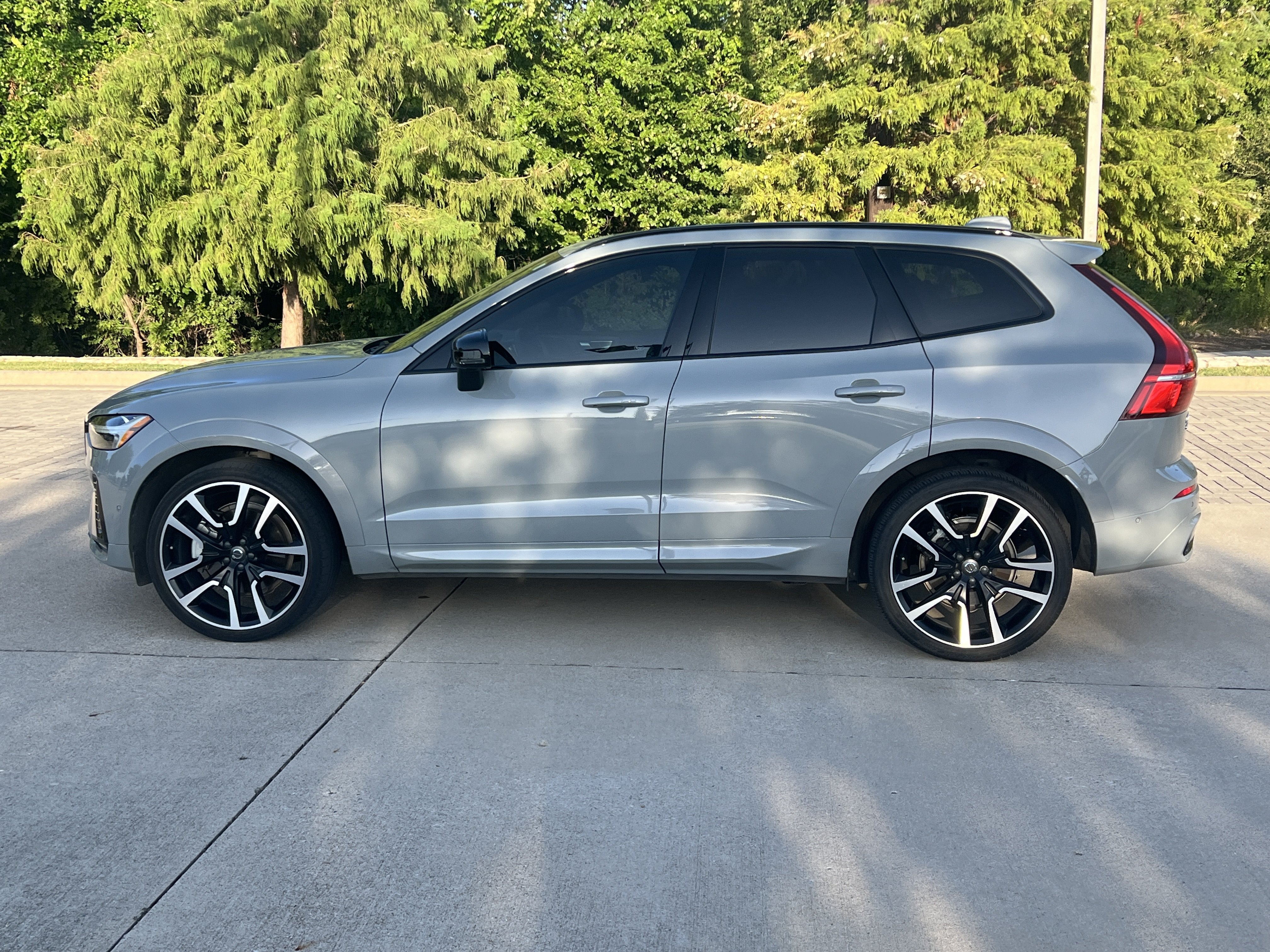 Used 2024 Volvo XC60 B5 Ultimate w/ Protection Package Premier AWD/4WD image 6
