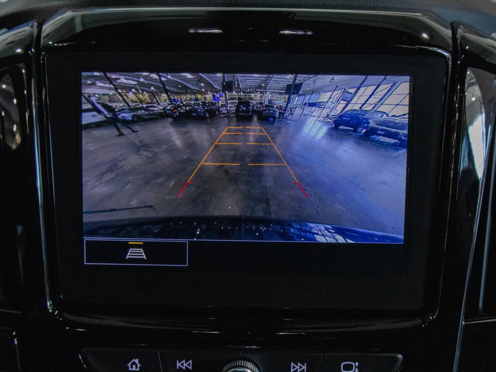 Used 2023 Chevrolet Traverse LT image 6