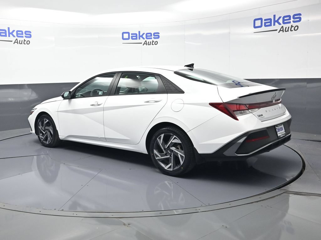 Used 2025 Hyundai Elantra Sport FWD image 5