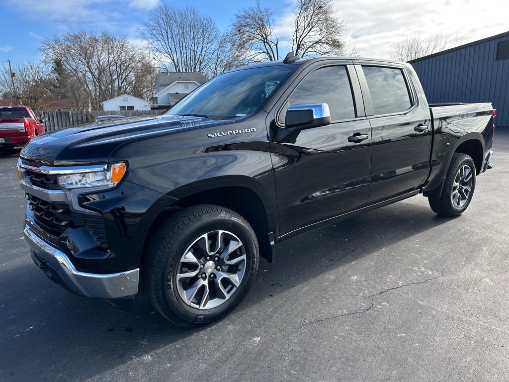 Used 2025 Chevrolet Silverado 1500 LT image 1