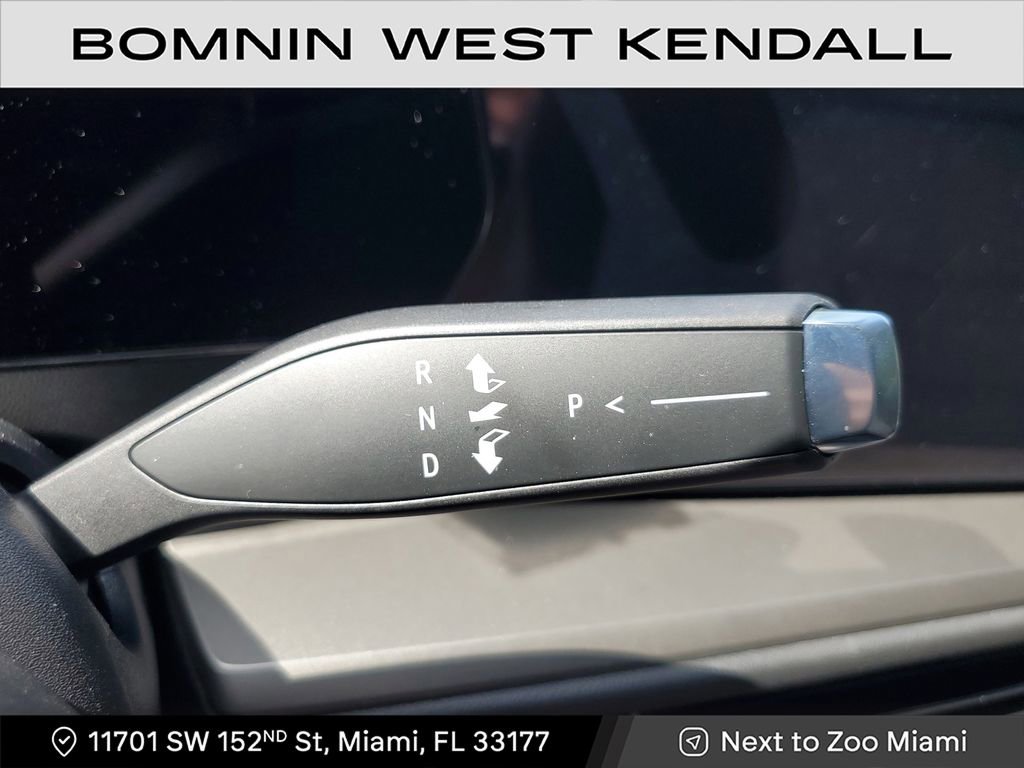 Used 2025 Chevrolet Traverse LT w/ Driver Confidence Package image 21