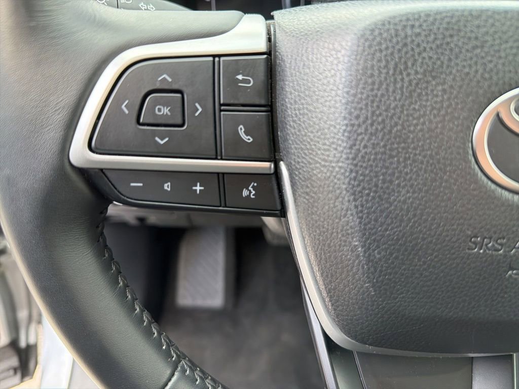 Used 2025 Toyota Grand Highlander AWD image 16
