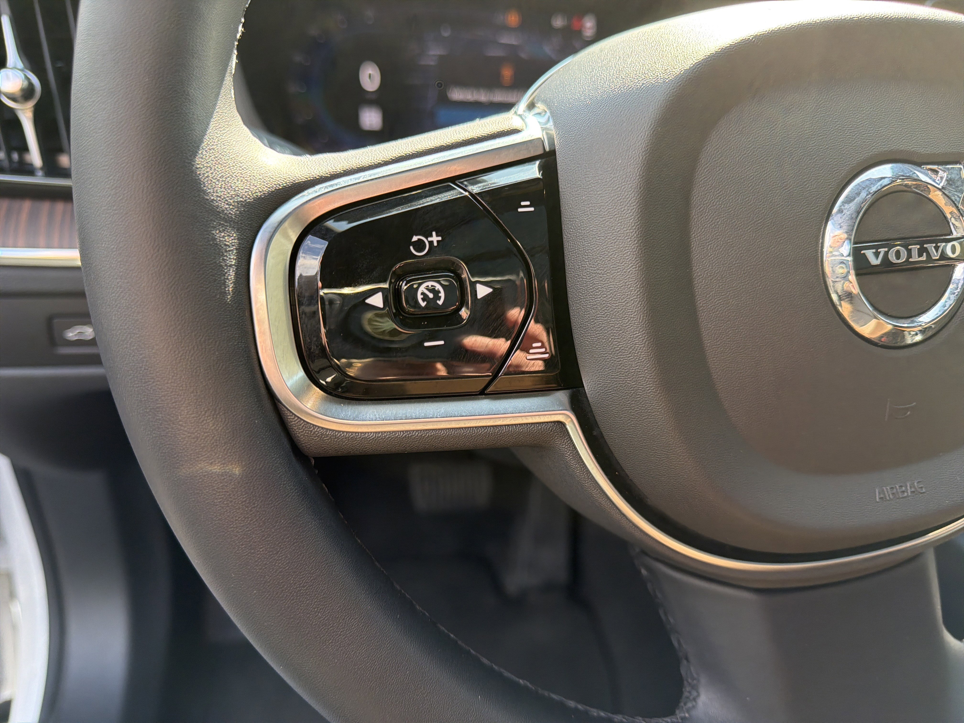 Certified 2024 Volvo XC60 T8 Plus image 19