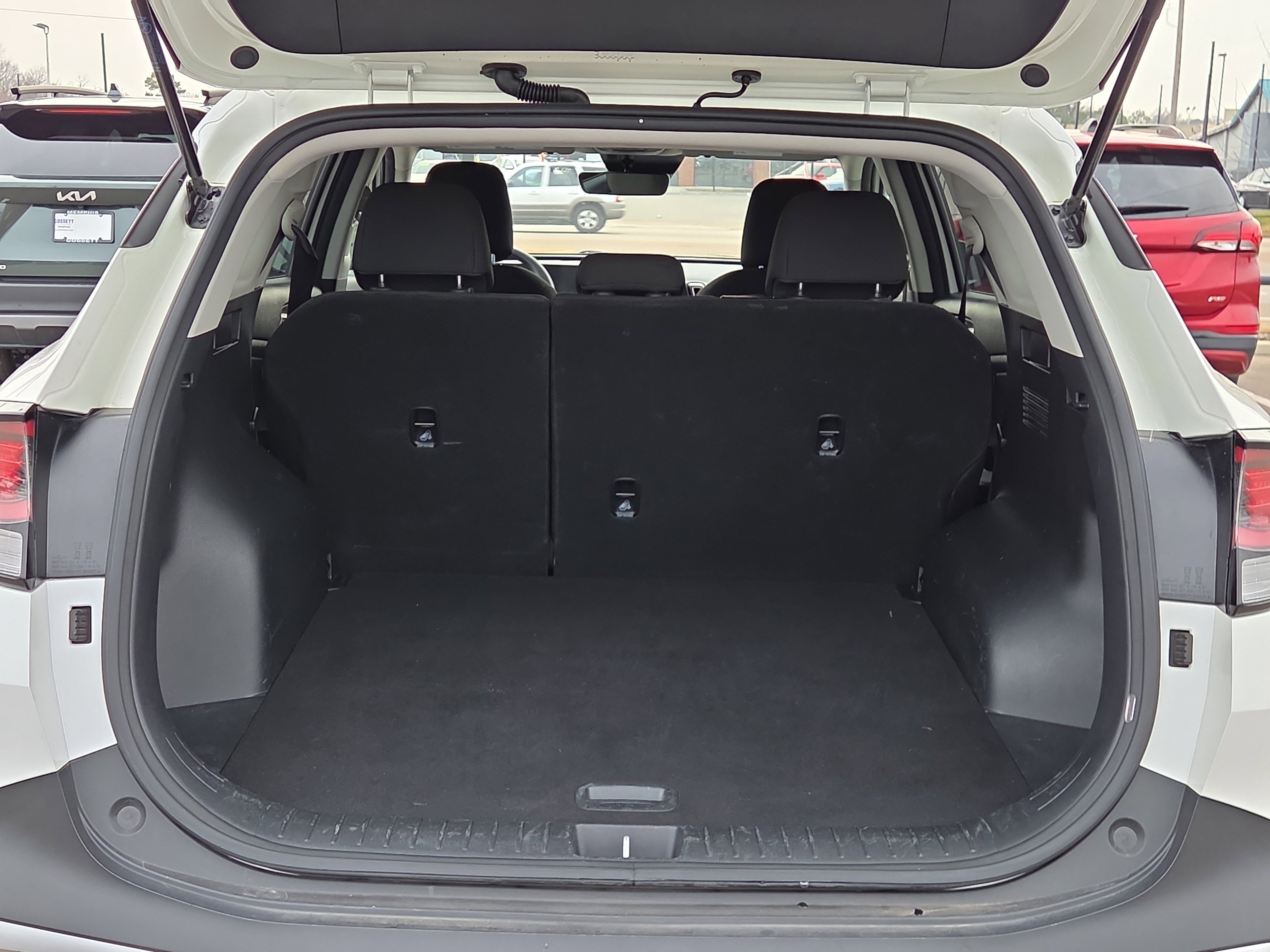 Used 2024 Kia Sportage LX image 4