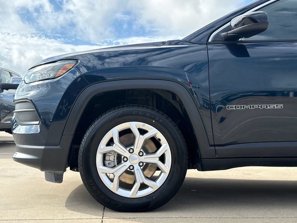 Used 2024 Jeep Compass Sport AWD/4WD image 5