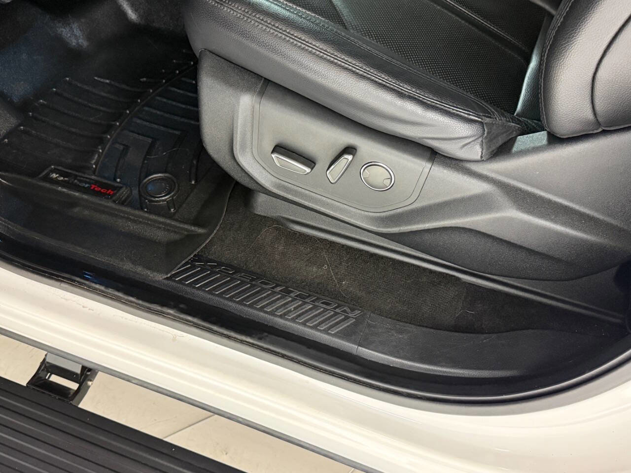 Used 2019 Ford Expedition Limited w/ Equipment Group 302A RWD image 50