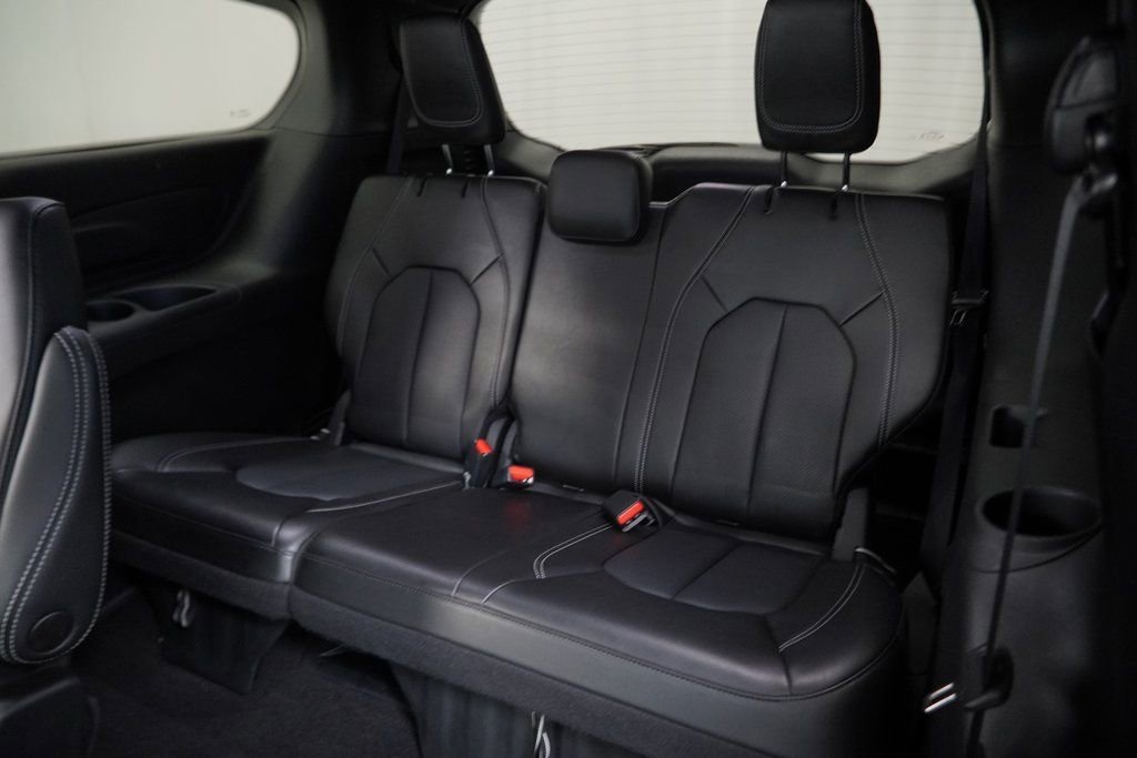 Used 2023 Chrysler Pacifica Touring-L w/ S Appearance Package image 21
