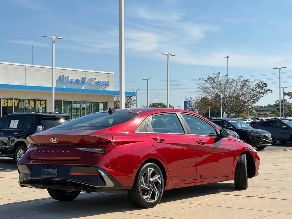 Used 2025 Hyundai Elantra SEL FWD image 5