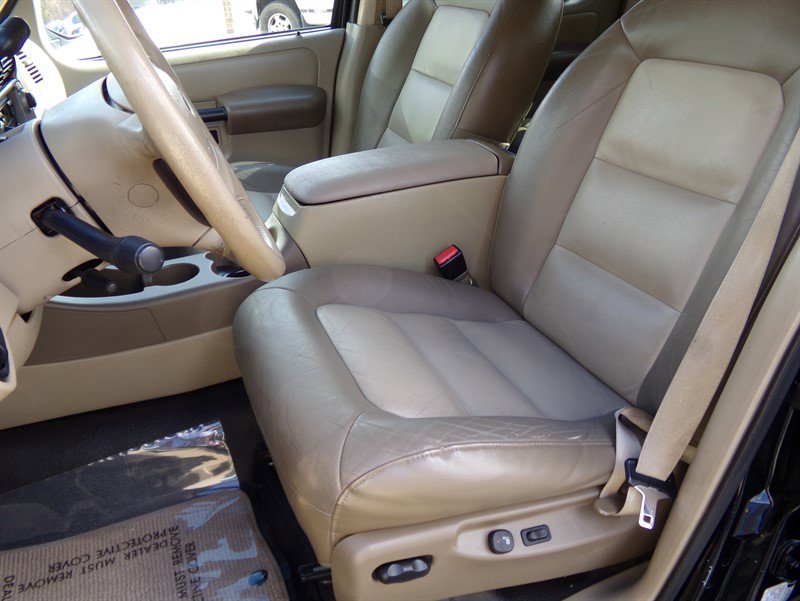 Used 2004 Ford Explorer Sport Trac XLT 4WD image 27