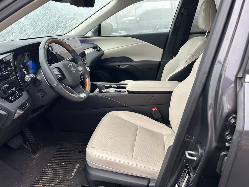 Used 2025 Lexus RX 350 w/ Convenience Package AWD/4WD image 39