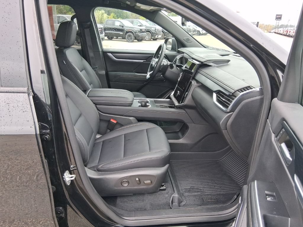 Used 2024 GMC Acadia Elevation w/ Trailering Package AWD/4WD image 11