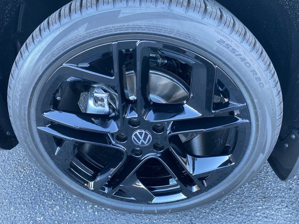 New 2026 Volkswagen Tiguan SE R-Line image 32