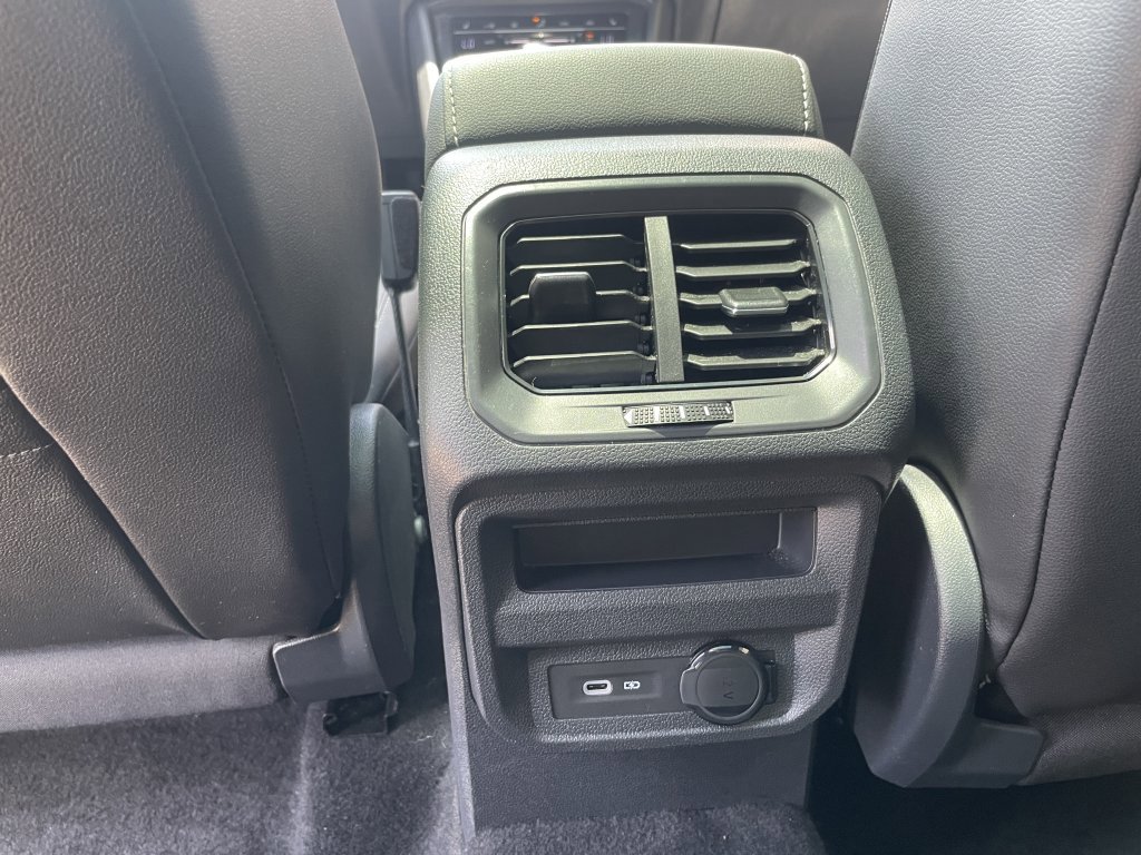 Used 2023 Volkswagen Tiguan SE R-Line image 53