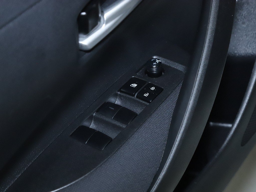 Used 2021 Toyota Corolla LE w/ Carpet Mat Package (TMS) FWD image 16