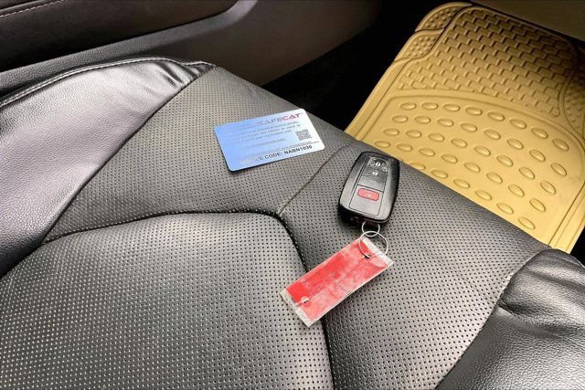 Used 2022 Toyota Highlander Platinum FWD image 11