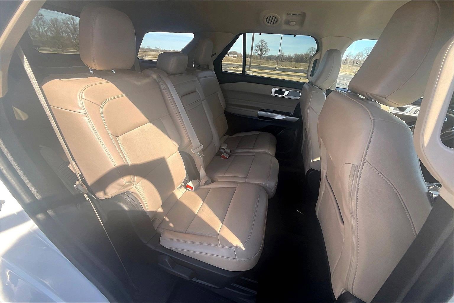 Used 2023 Ford Explorer Limited image 16