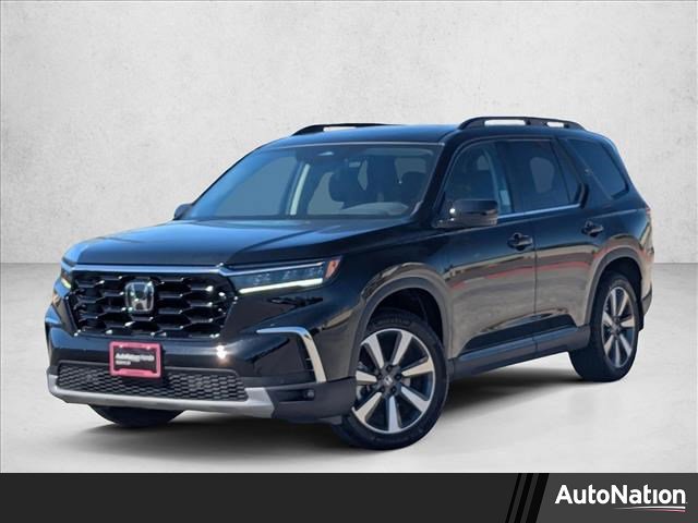 Used 2025 Honda Pilot Touring image 1