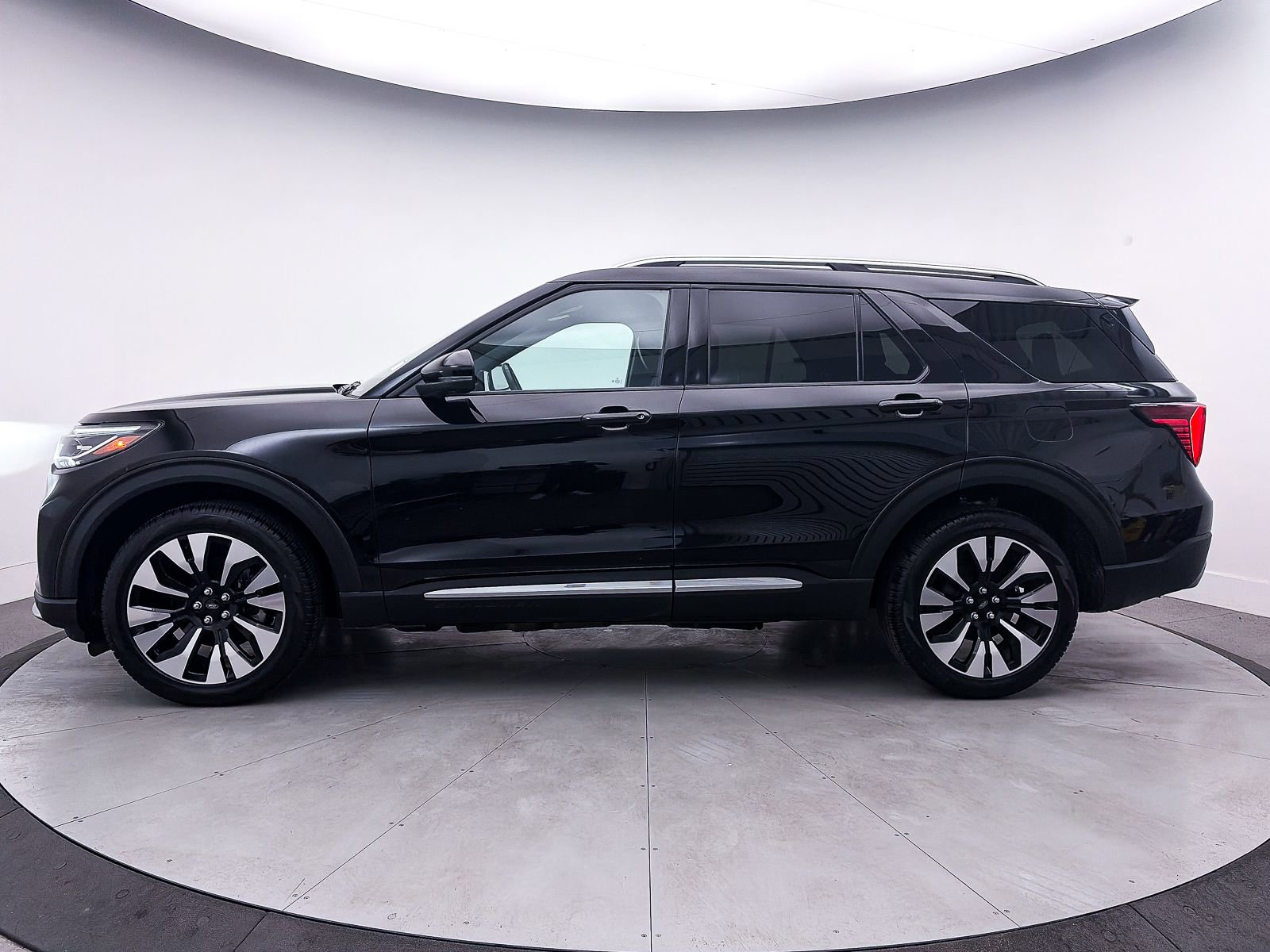 Used 2025 Ford Explorer Platinum w/ LUX Leather Package image 46