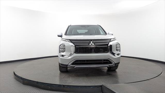Used 2025 Mitsubishi Outlander SE image 11