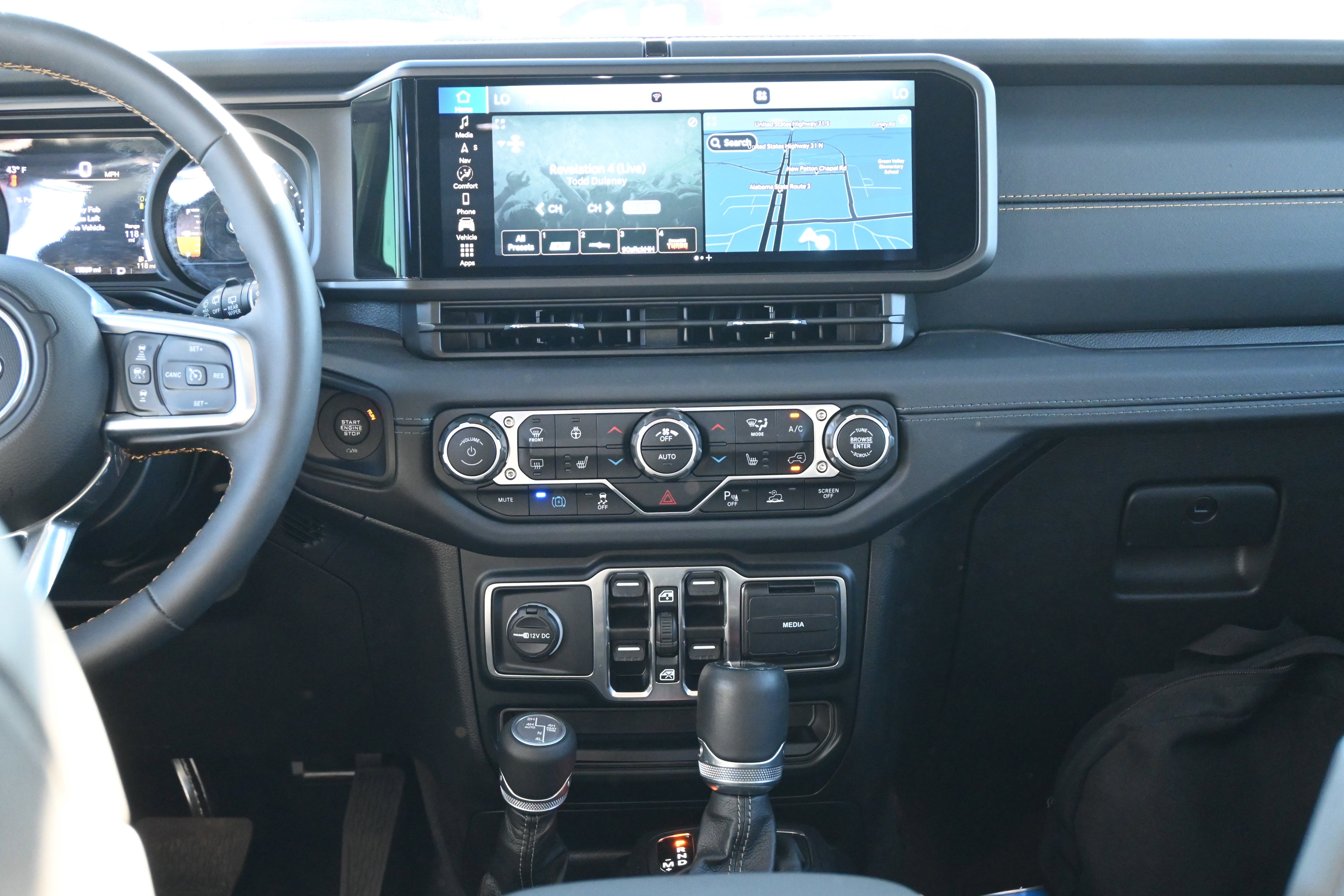 Used 2024 Jeep Wrangler Sahara w/ Technology Group image 31