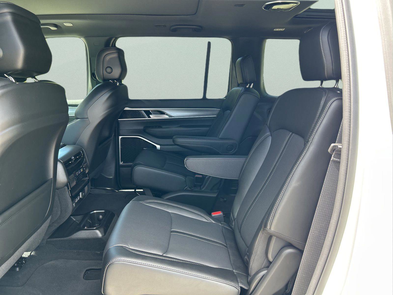 New 2026 Jeep Grand Wagoneer L Limited AWD/4WD image 10
