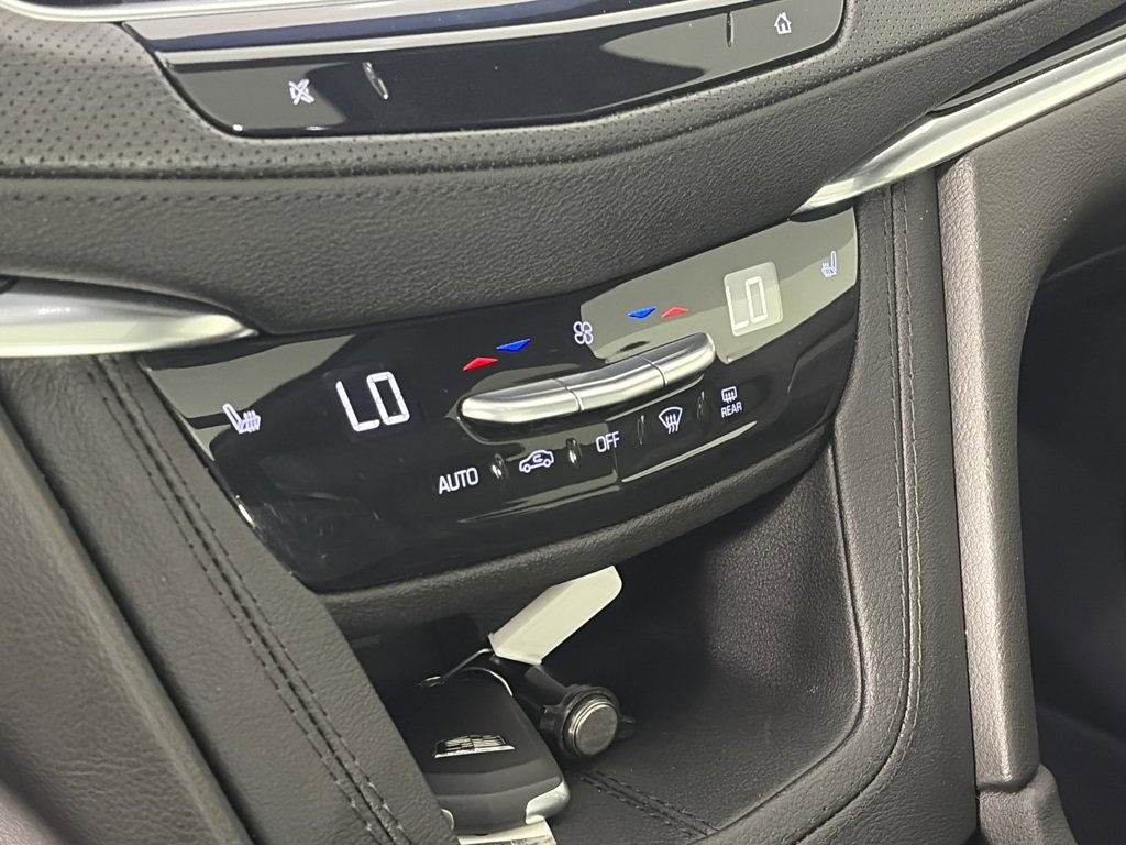 Used 2023 Cadillac XT6 Luxury image 21